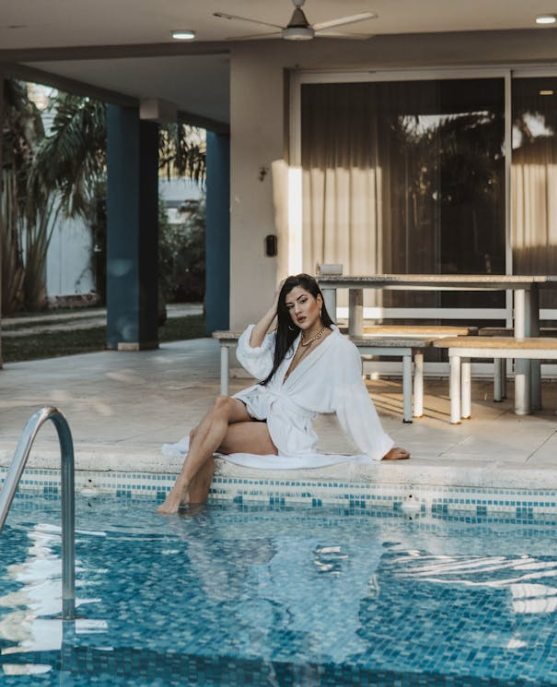 Chic Poolside Outfits That Turn Heads